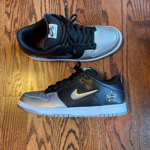 supreme x nike sb dunk low metallic silver